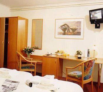 Uptown Hostel